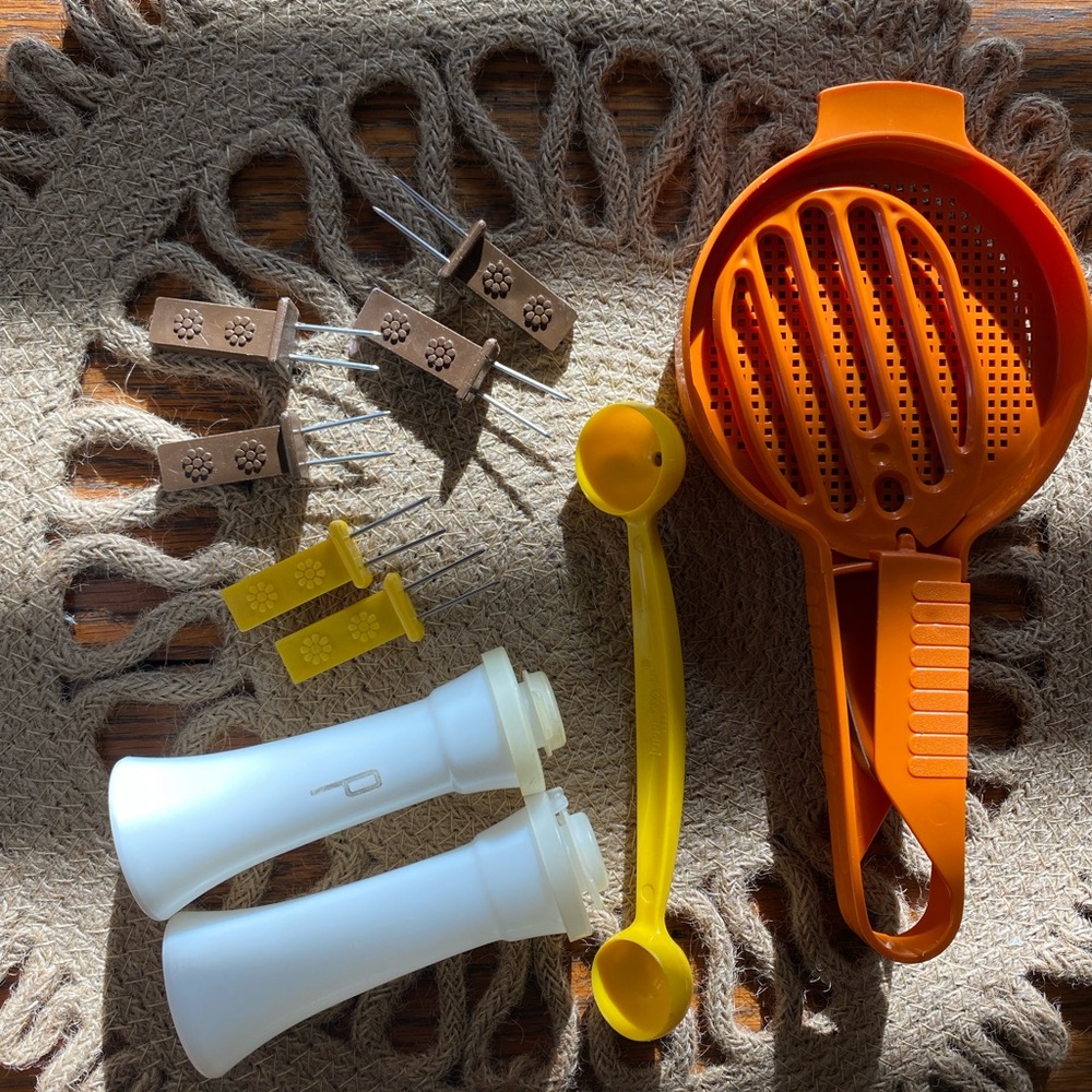 Lot of Vintage Kitchen Gadgets